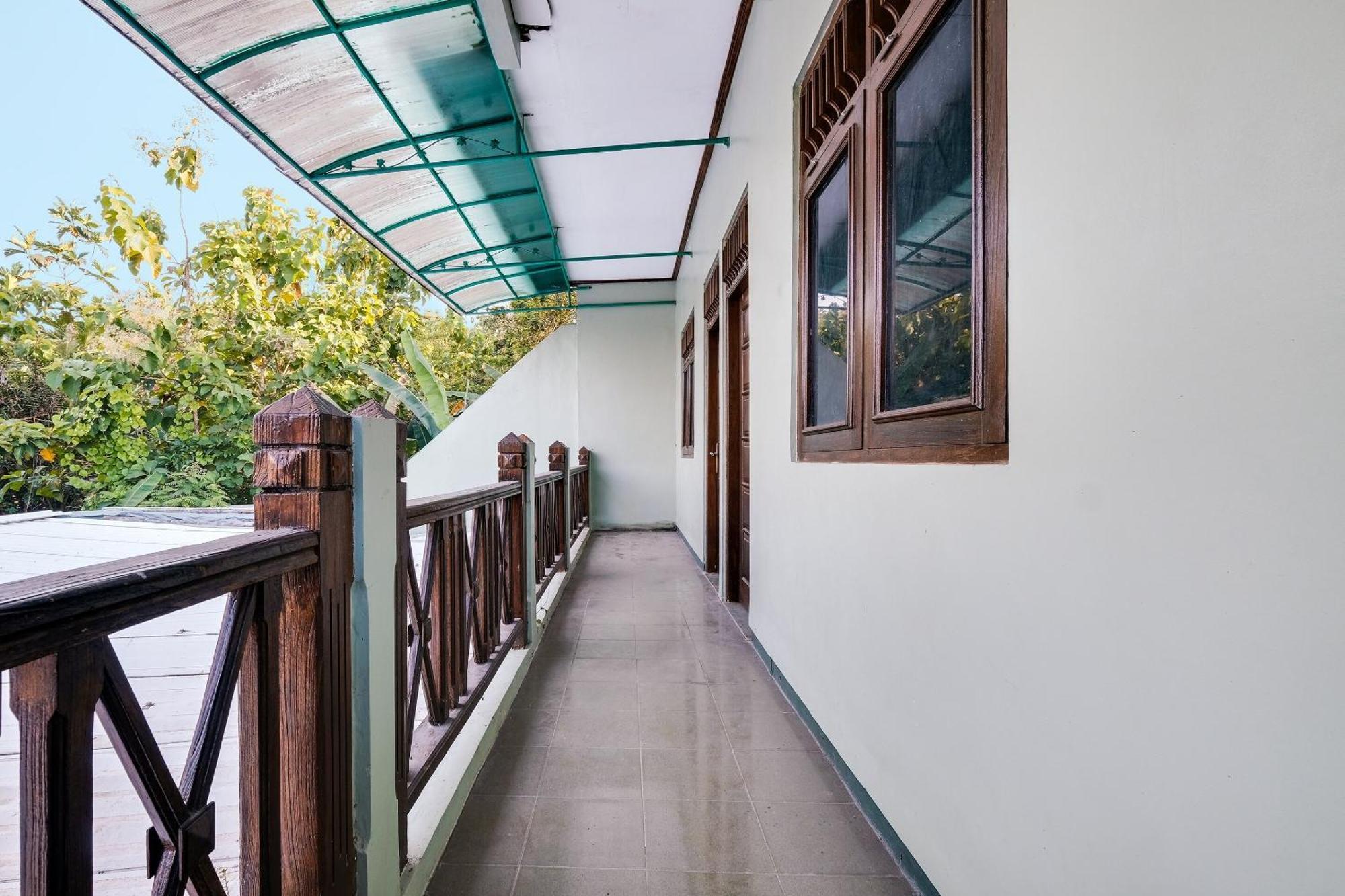 Spot On 92068 Pudja Kesuma Homestay Syariah Yogyakarta Pedes Exterior photo
