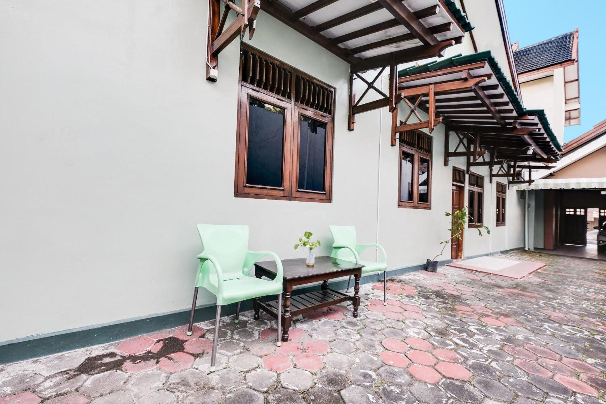 Spot On 92068 Pudja Kesuma Homestay Syariah Yogyakarta Pedes Exterior photo